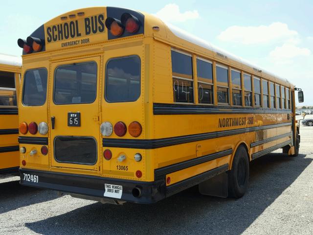 4UZAAXDC25CU82244 - 2005 FREIGHTLINER CHASSIS FS 黄色 照片 4