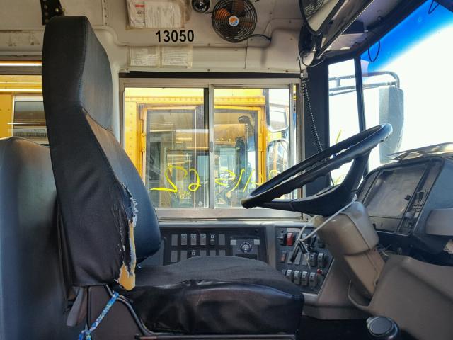 4UZAAXAK24CM08865 - 2004 FREIGHTLINER CHASSIS FS 黄色 照片 5