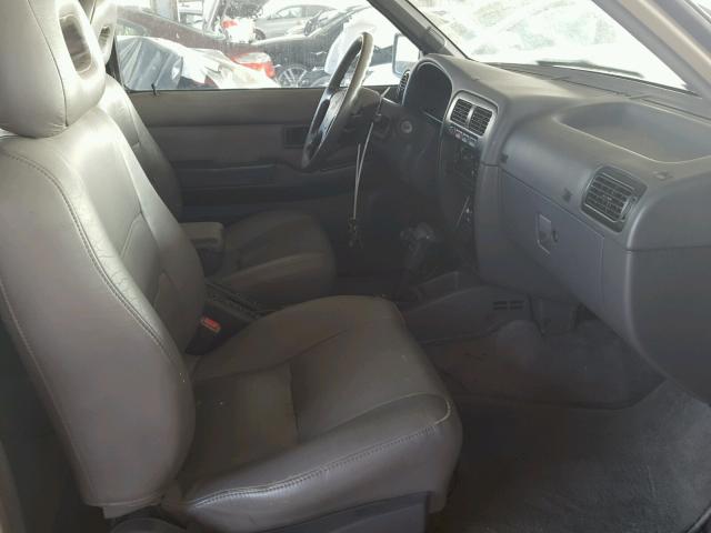 JN8HD17Y0SW010847 - 1995 NISSAN PATHFINDER GRAY photo 5