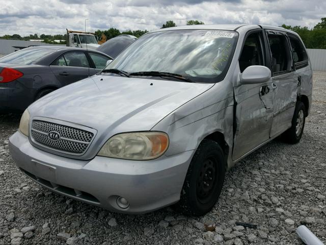 KNDUP132756721940 - 2005 KIA SEDONA EX BEIGE photo 2