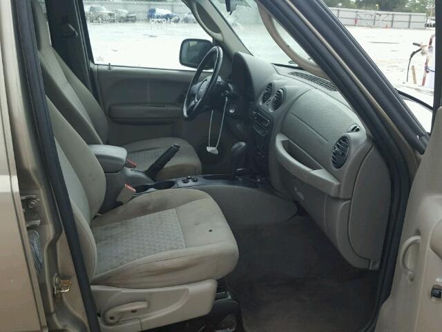 1J4GL48K15W589125 - 2005 JEEP LIBERTY SP GOLD photo 5