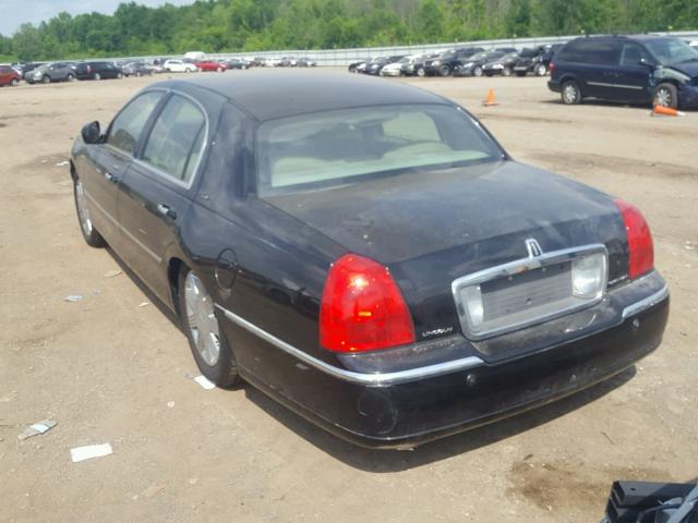 1LNHM83W43Y706783 - 2003 LINCOLN TOWN CAR C BLACK photo 3