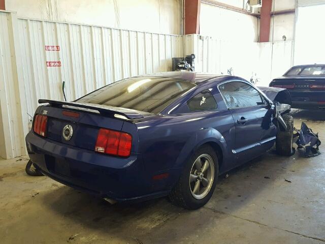1ZVFT82H755245596 - 2005 FORD MUSTANG BLUE photo 4