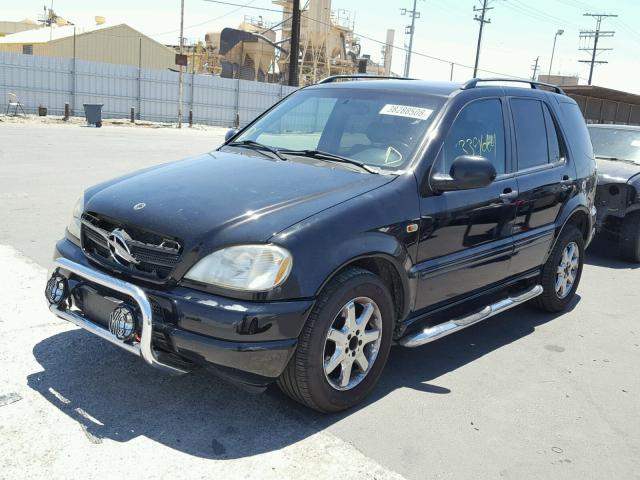 4JGAB72E0XA082022 - 1999 MERCEDES-BENZ ML 430 BLACK photo 2