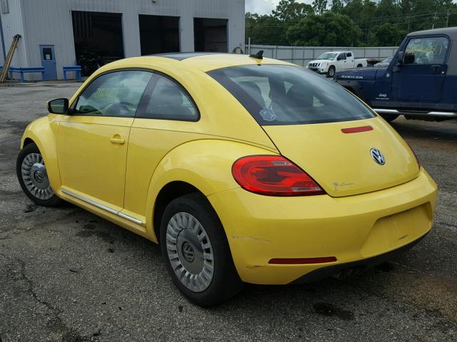 3VWJP7AT7DM662837 - 2013 VOLKSWAGEN BEETLE YELLOW photo 3