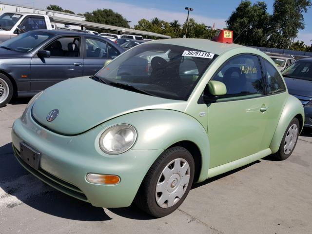 3VWBC21C9YM475611 - 2000 VOLKSWAGEN NEW BEETLE 绿色 照片 2