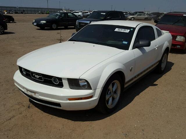 1ZVHT80NX95119787 - 2009 FORD MUSTANG WHITE photo 2