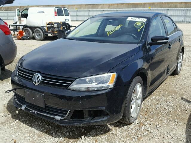 3VWD17AJXEM390573 - 2014 VOLKSWAGEN JETTA SE BLACK photo 2