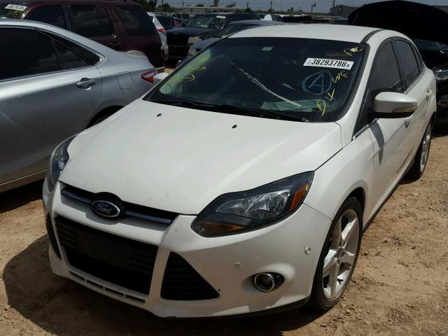 1FADP3J20DL158136 - 2013 FORD FOCUS TITA WHITE photo 2