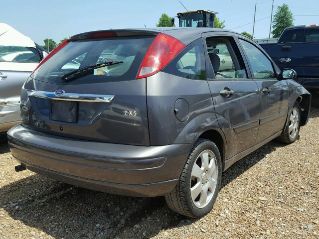 3FAFP37352R238474 - 2002 FORD FOCUS ZX5 GRAY photo 4