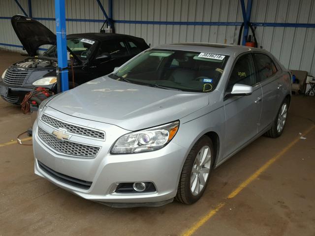 1G11H5SA7DF265946 - 2013 CHEVROLET MALIBU LTZ 银色 照片 2