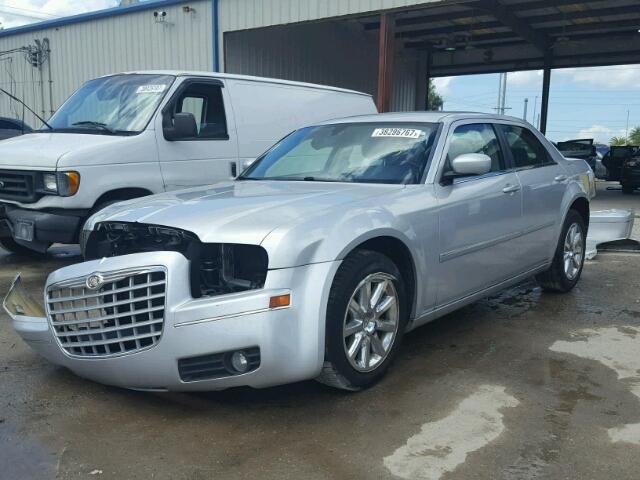 2C3KA53G77H821215 - 2007 CHRYSLER 300 TOURIN SILVER photo 2