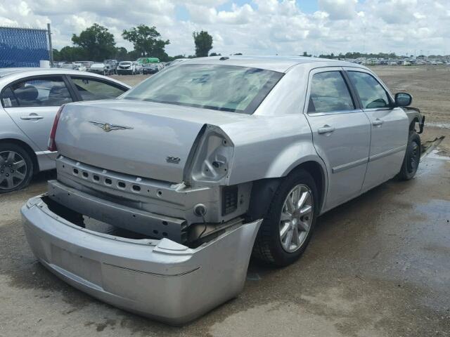 2C3KA53G77H821215 - 2007 CHRYSLER 300 TOURIN SILVER photo 4