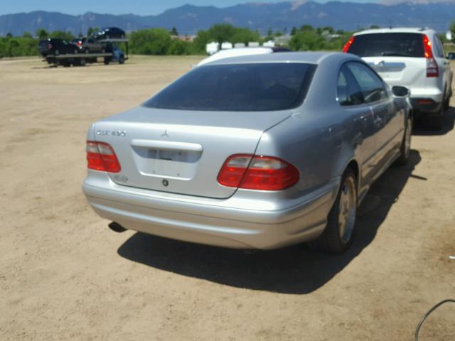 WDBLJ70G4XF098357 - 1999 MERCEDES-BENZ CLK 430 GRAY photo 4