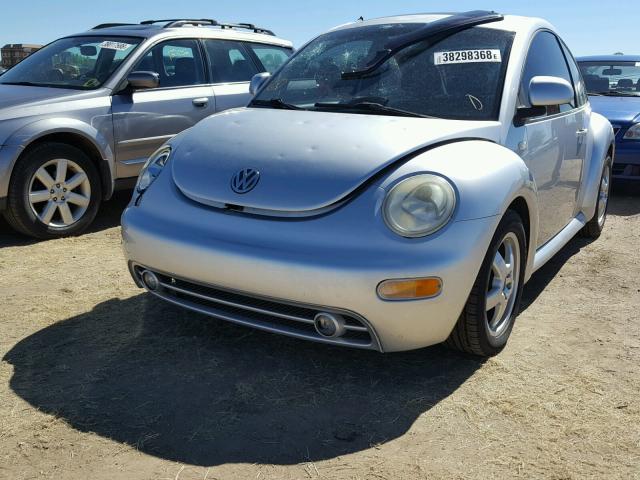3VWCA21C9XM472149 - 1999 VOLKSWAGEN NEW BEETLE 银色 照片 2