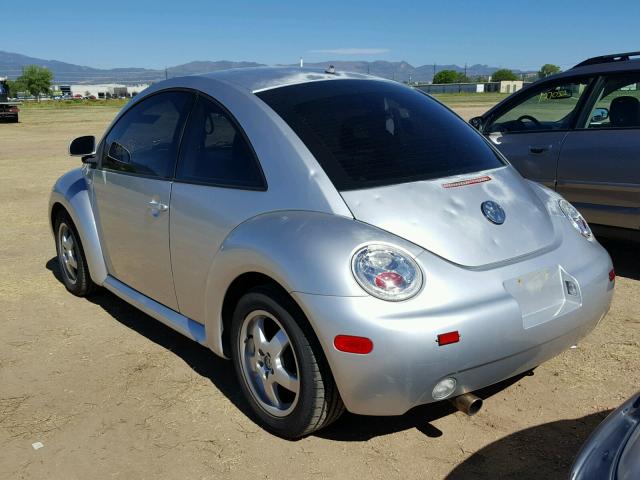 3VWCA21C9XM472149 - 1999 VOLKSWAGEN NEW BEETLE 银色 照片 3
