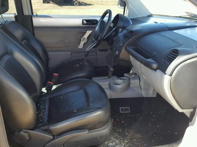 3VWCA21C9XM472149 - 1999 VOLKSWAGEN NEW BEETLE 银色 照片 5