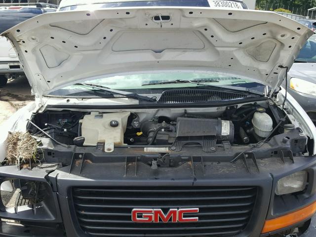 1GTHG39U731165841 - 2003 GMC SAVANA G35 WHITE photo 7