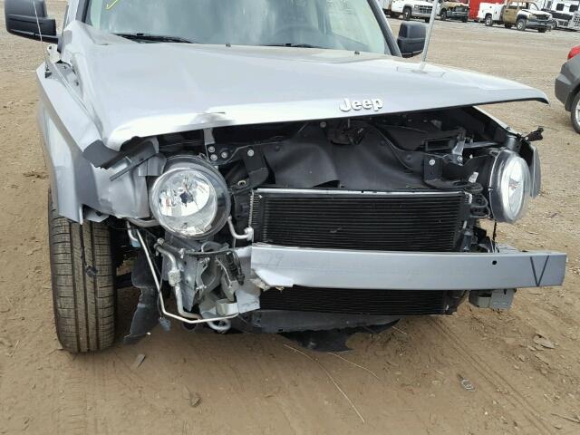 1C4NJPBB3GD801633 - 2016 JEEP PATRIOT SP SILVER photo 9