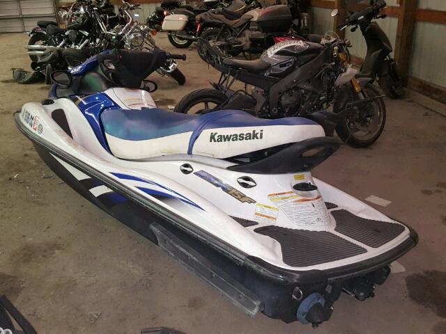 KAW51793A505 - 2005 KAWASAKI JET SKI TWO TONE photo 3