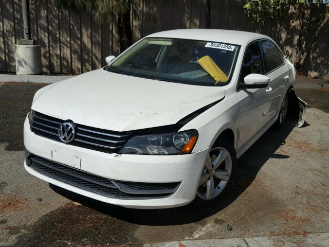 1VWBP7A32EC004009 - 2014 VOLKSWAGEN PASSAT SE WHITE photo 2