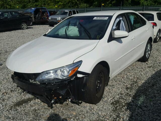 4T1BF1FK3GU253057 - 2016 TOYOTA CAMRY WHITE photo 2