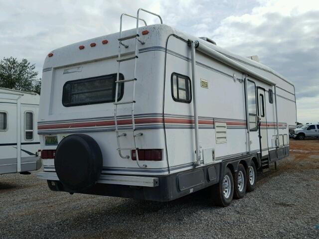 1N8WR3623P0073050 - 1993 KOUN 5TH WHEEL WHITE photo 4