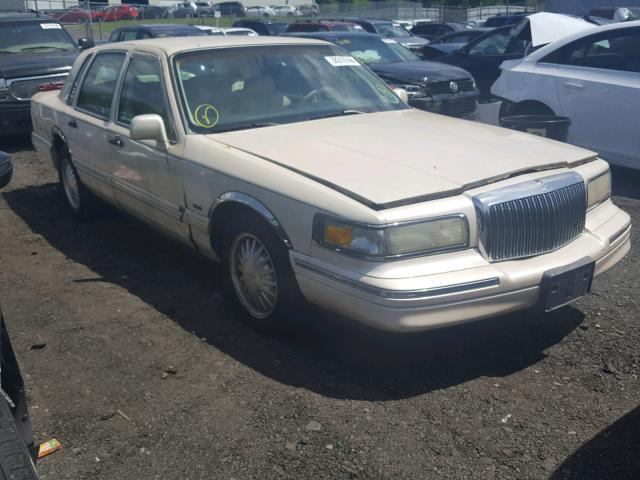 1LNLM83W7SY674260 - 1995 LINCOLN TOWN CAR C CREAM photo 1