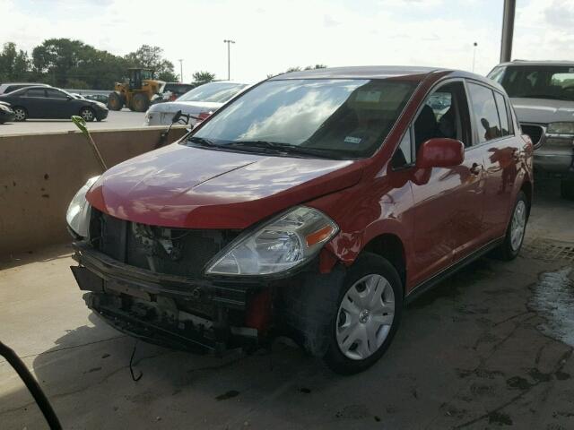 3N1BC1CP5BL491155 - 2011 NISSAN VERSA S RED photo 2