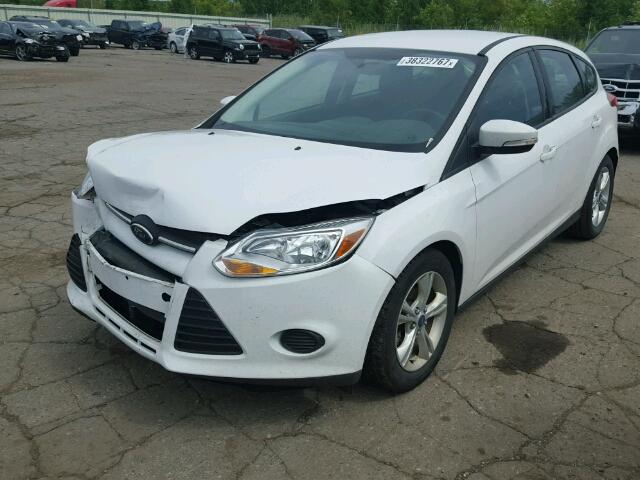 1FADP3K29EL312696 - 2014 FORD FOCUS SE WHITE photo 2