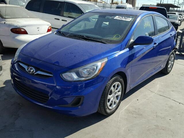 KMHCT4AE5DU469469 - 2013 HYUNDAI ACCENT BLUE photo 2