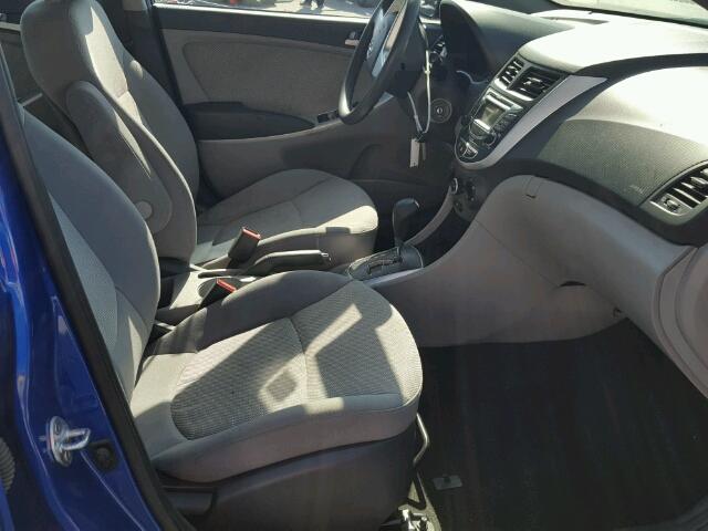 KMHCT4AE5DU469469 - 2013 HYUNDAI ACCENT BLUE photo 5