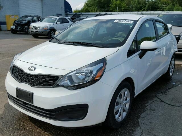 KNADM4A33F6527703 - 2015 KIA RIO LX WHITE photo 2