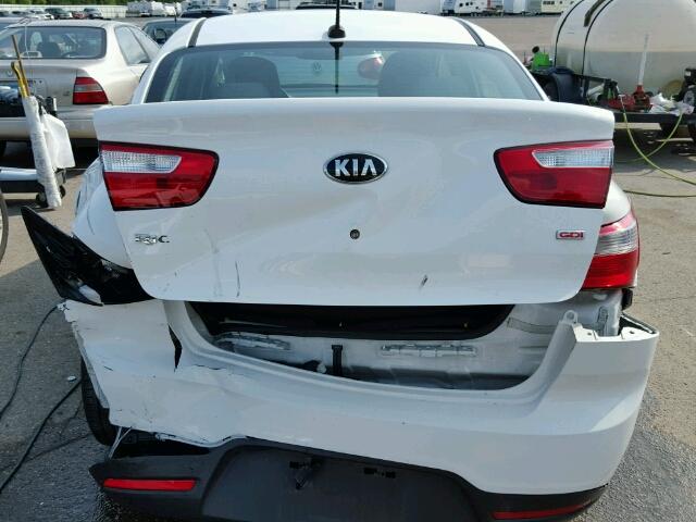 KNADM4A33F6527703 - 2015 KIA RIO LX WHITE photo 9