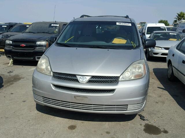 5TDZA23C05S226372 - 2005 TOYOTA SIENNA CE SILVER photo 9