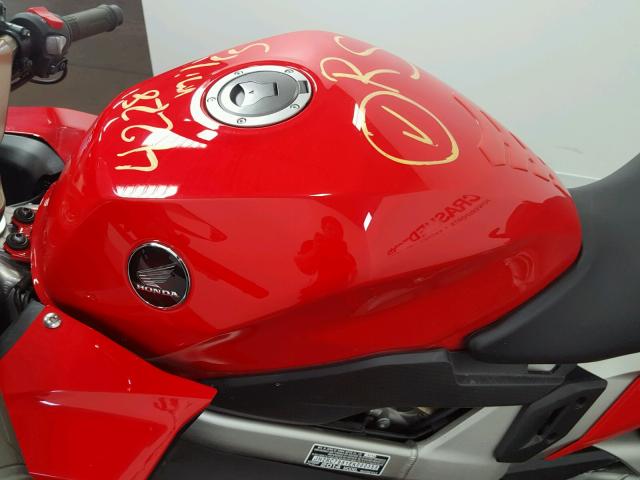 JH2RC7951EK000355 - 2014 HONDA VFR800 F RED photo 19