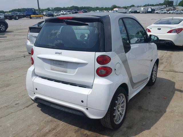 WMEEJ3BA3DK669918 - 2013 SMAR FORTWO WHITE photo 4