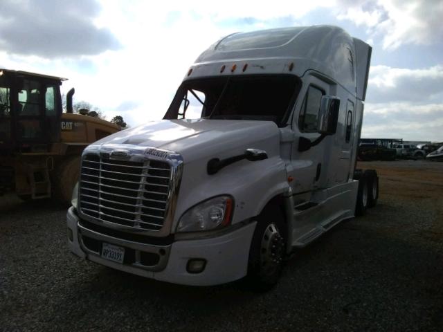 1FUJGLD59FLGE8314 - 2015 FREIGHTLINER CASCADIA 1 WHITE photo 2