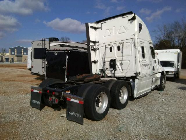 1FUJGLD59FLGE8314 - 2015 FREIGHTLINER CASCADIA 1 WHITE photo 4