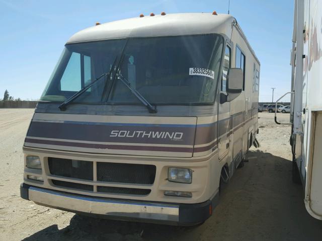 1GBKP37W6K3320431 - 1989 CHEVROLET P30 BEIGE photo 2