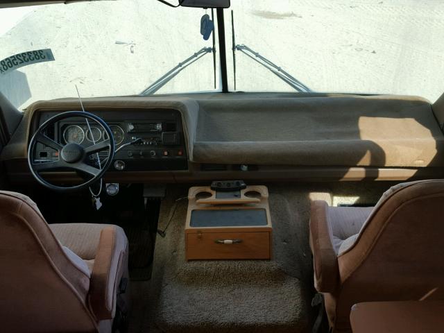 1GBKP37W6K3320431 - 1989 CHEVROLET P30 BEIGE photo 5