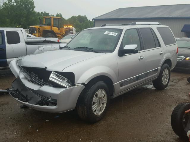 5LMJJ2J54DEL01461 - 2013 LINCOLN NAVIGATOR 银色 照片 2