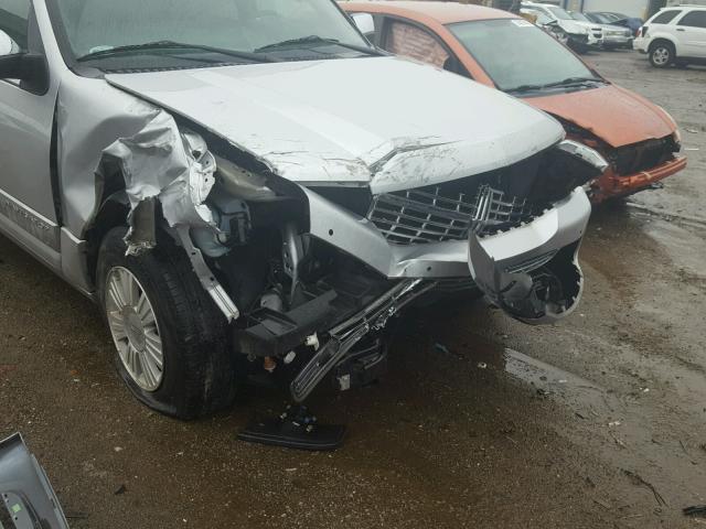 5LMJJ2J54DEL01461 - 2013 LINCOLN NAVIGATOR 银色 照片 9