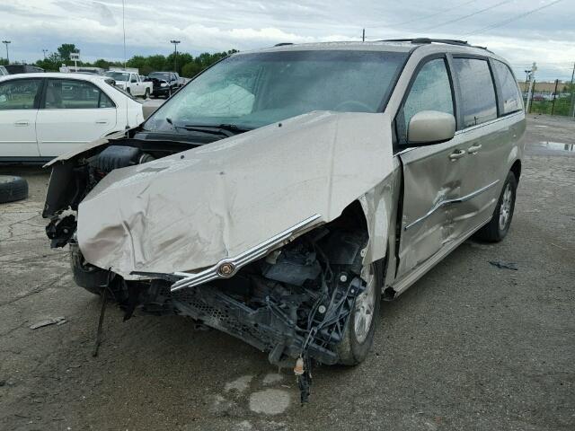 2A8HR54139R617171 - 2009 CHRYSLER TOWN & COU TAN photo 2