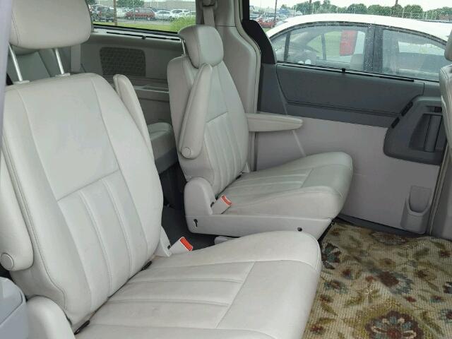 2A8HR54139R617171 - 2009 CHRYSLER TOWN & COU TAN photo 6