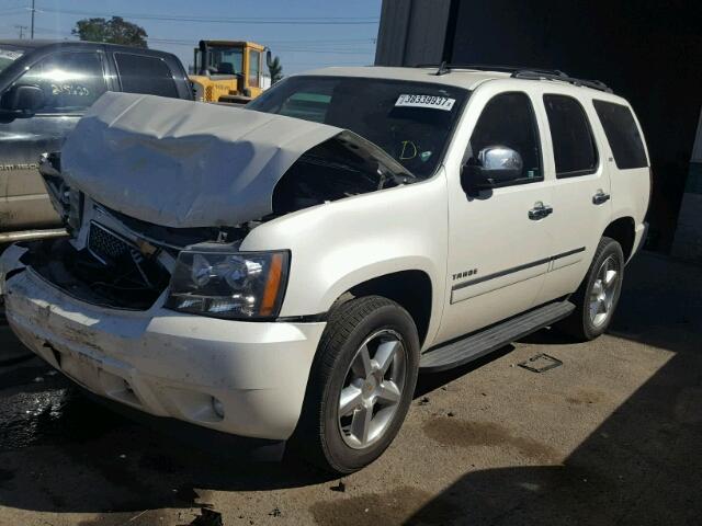 1GNSKCE09DR371552 - 2013 CHEVROLET TAHOE K150 WHITE photo 2