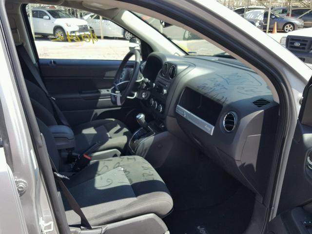 1C4NJDBB2HD143416 - 2017 JEEP COMPASS SP SILVER photo 5