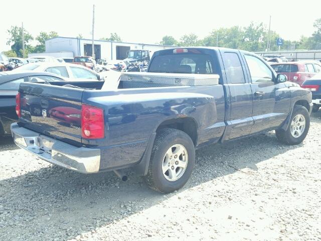 1D7HE42K05S311066 - 2005 DODGE DAKOTA BLUE photo 4