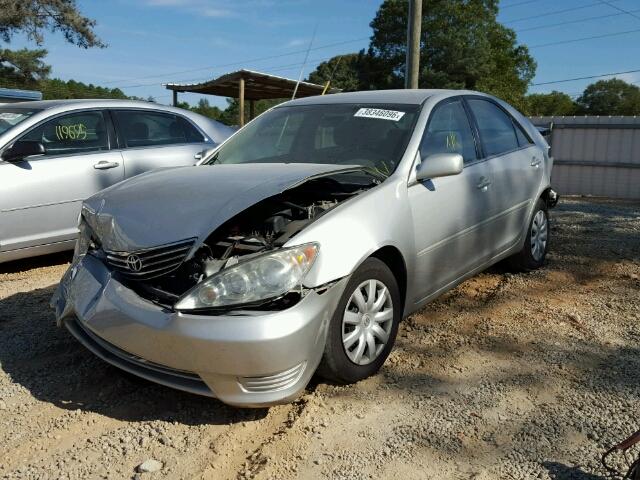 4T1BE32K05U503999 - 2005 TOYOTA CAMRY LE SILVER photo 2