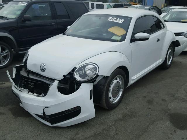 3VWF17AT5FM603439 - 2015 VOLKSWAGEN BEETLE WHITE photo 2